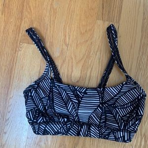 Lulu size XS black and white sports bra